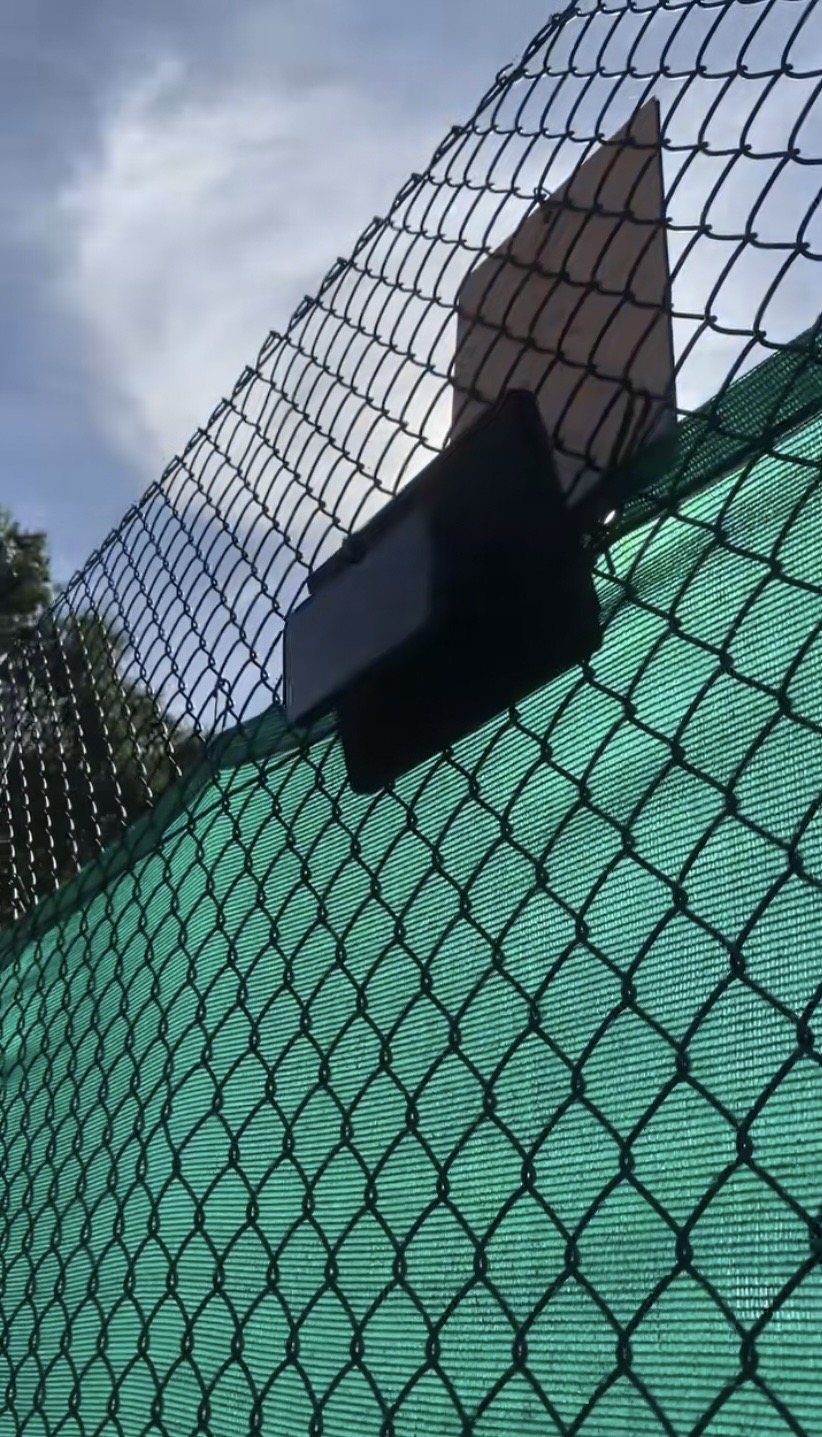 CourtMoments Halterung am Tennisplatz